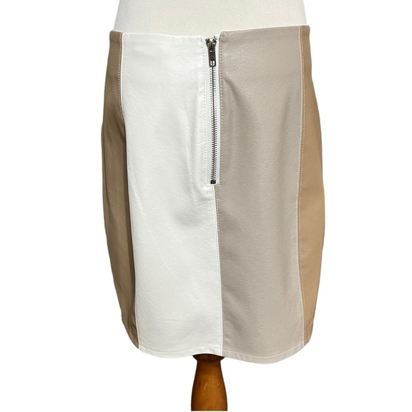 NWT Le Lis Collection Vegan Leather Striped Neutral Women’s Skirt Size Large - Picture 3 of 13